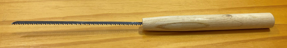 A useful DIY mini-saw tool.