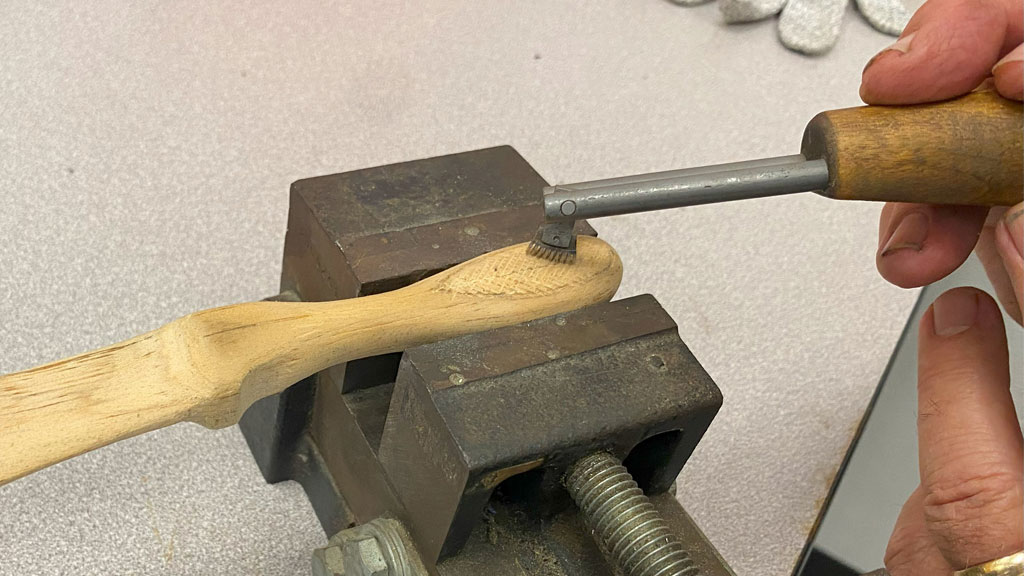 Checkering tools usage