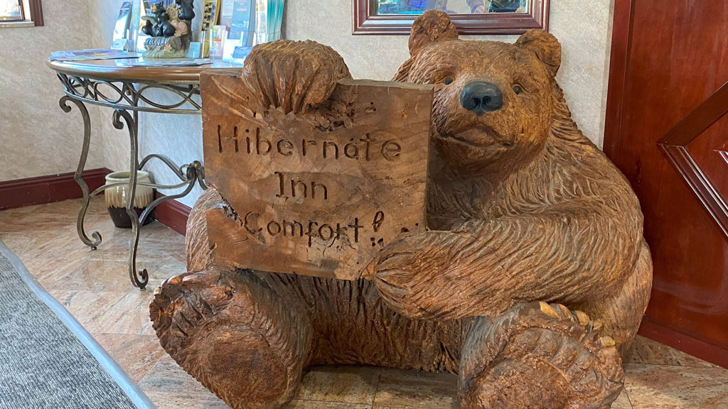 Carved bear in the lobby of Oakhurst Inn. I have seen it during Oakhurst Woodcarvers Rendezvous.