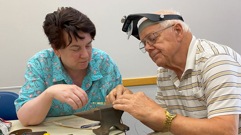 Terry learns from Gary how to do silver wire embellishment.