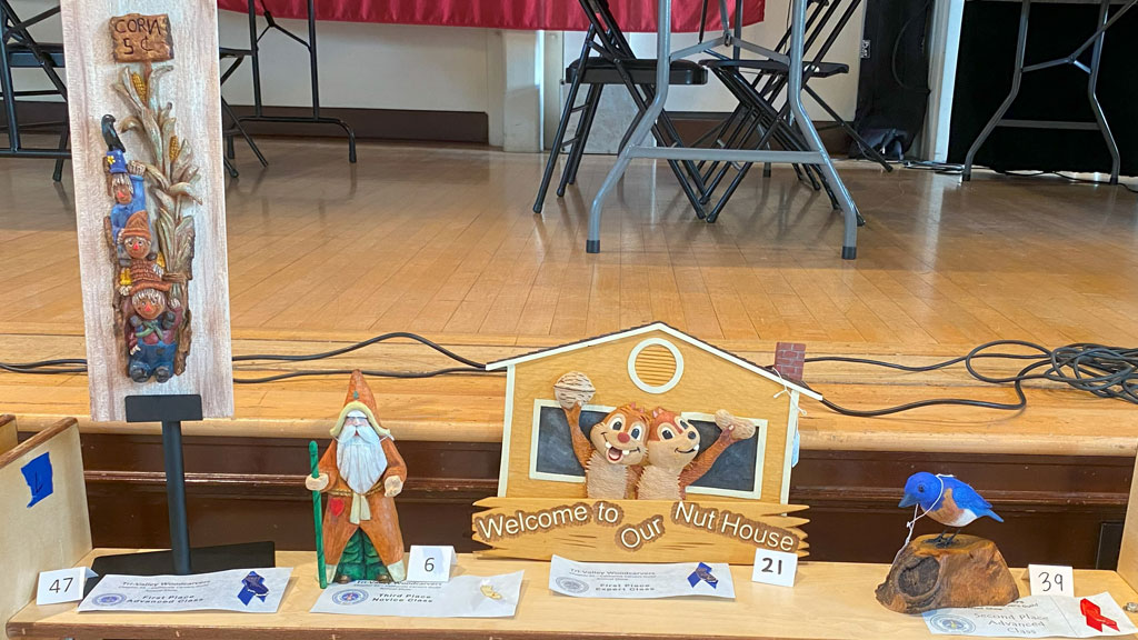 Woodcarving show competition: shelf 4, top